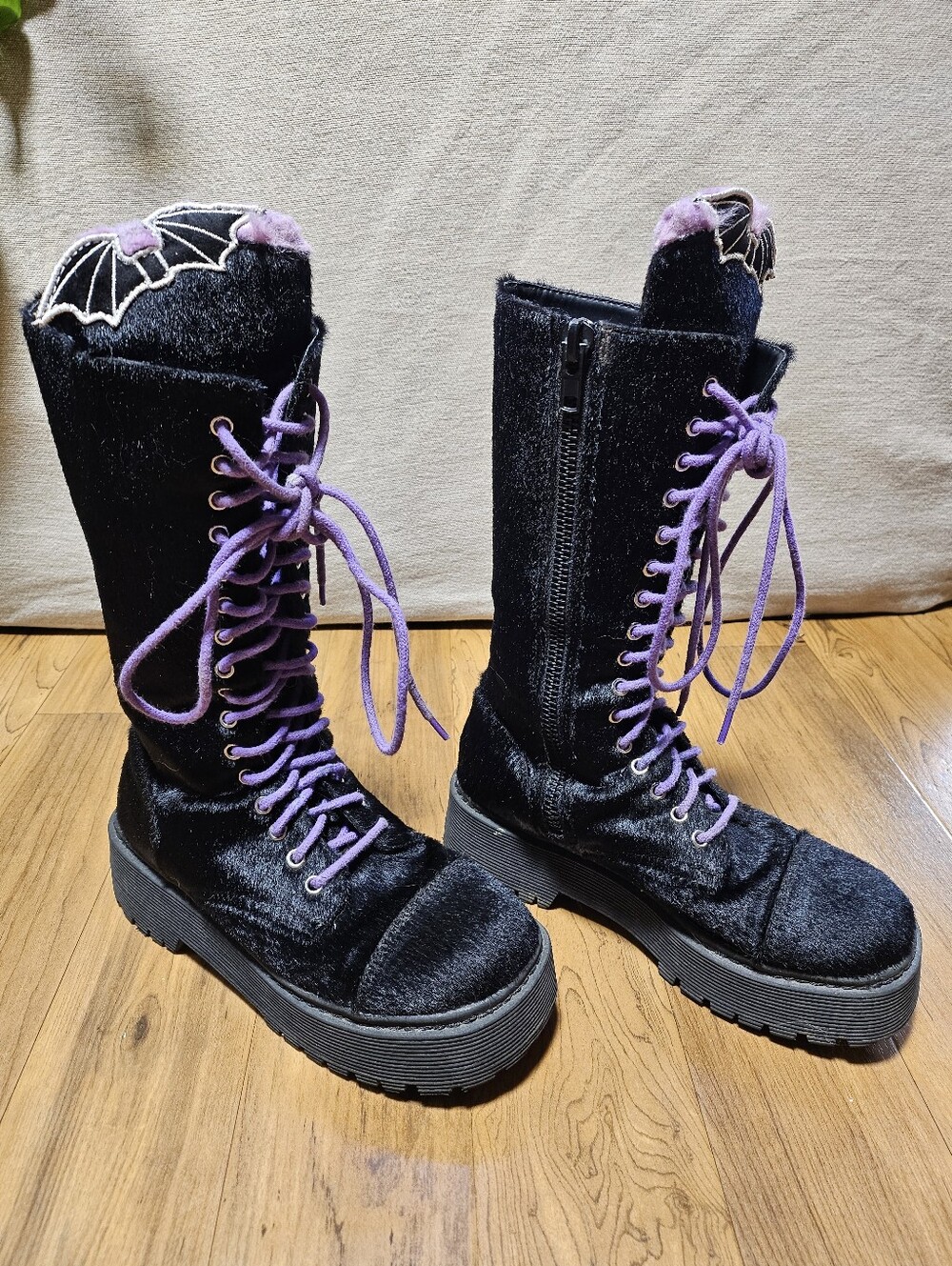 Sugar Thrillz Furry Bat Boots - Picture 3 of 8